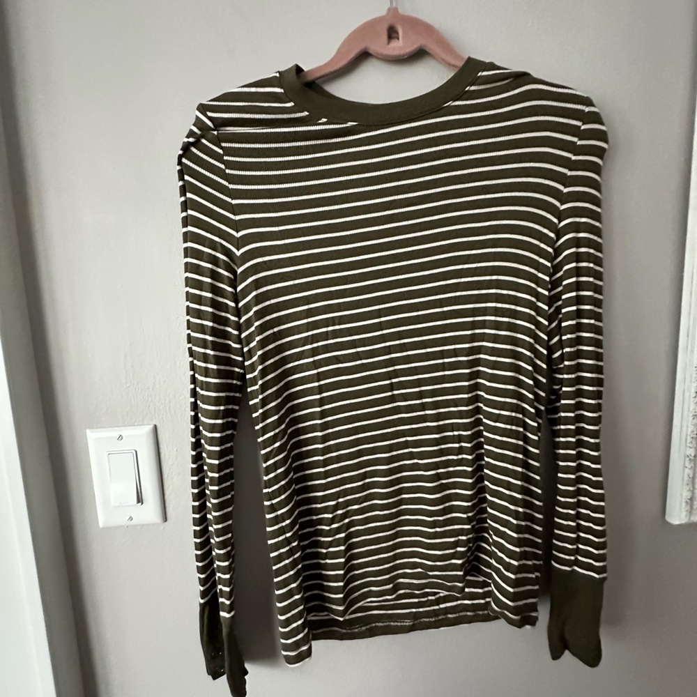 Gap long sleeve tee